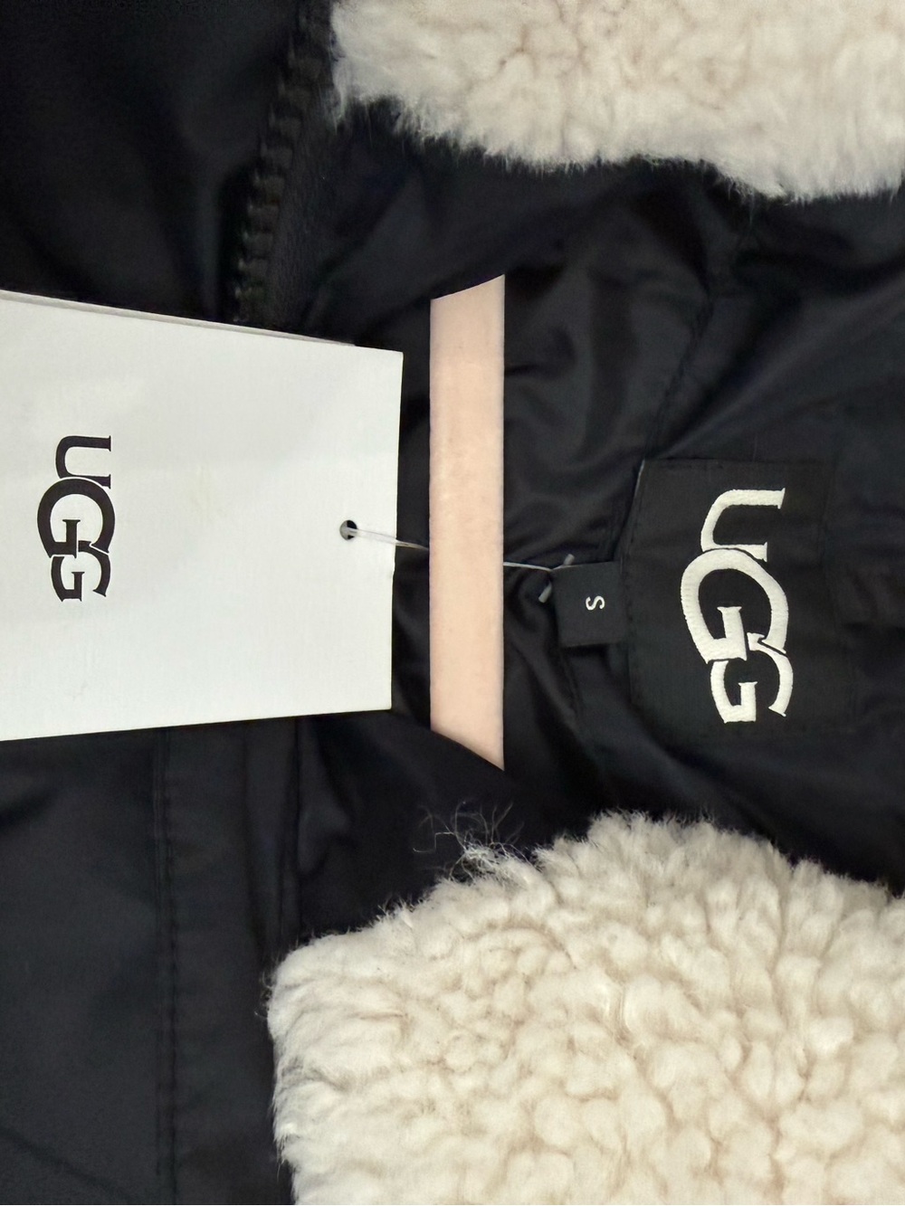 BRAND NEW W/TAG UGG Black Puffer Jacket with Cream Sherpa Trim - Picture 3 of 6